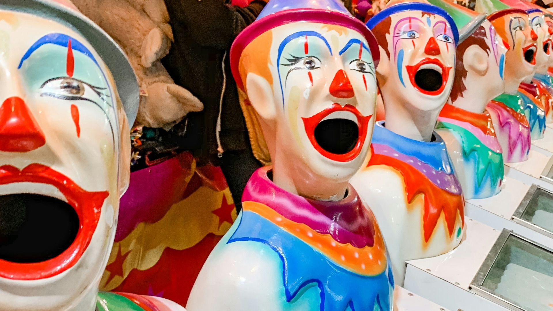 Bloody Mary : 10 peurs d’enfance que nous avons tous connues et 10 qui nous hantent encore