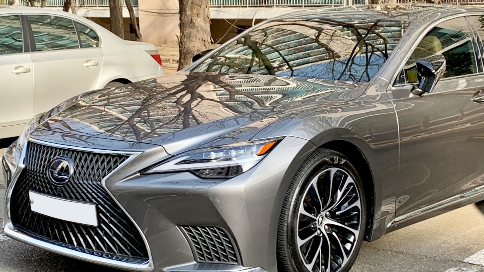 17. Lexus LS 500h avec vitres Kiriko