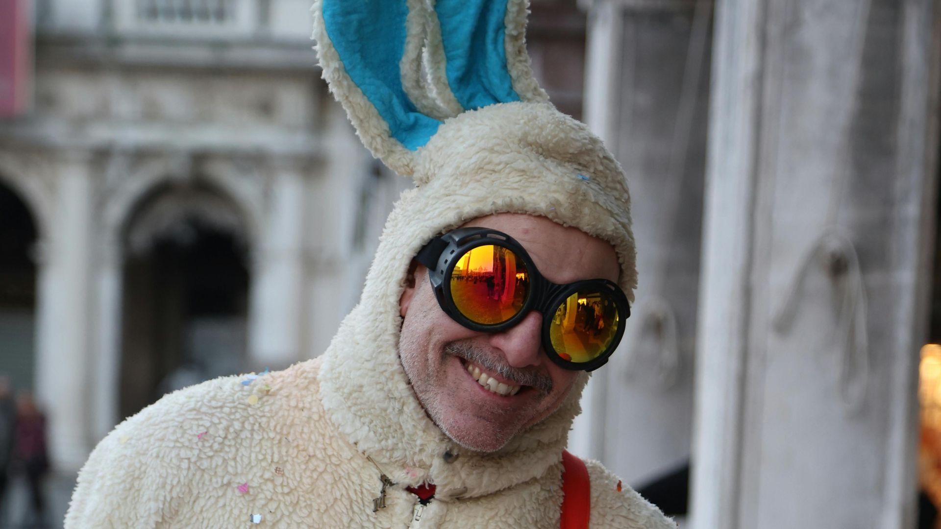 7. Le costume qui reste un mystère