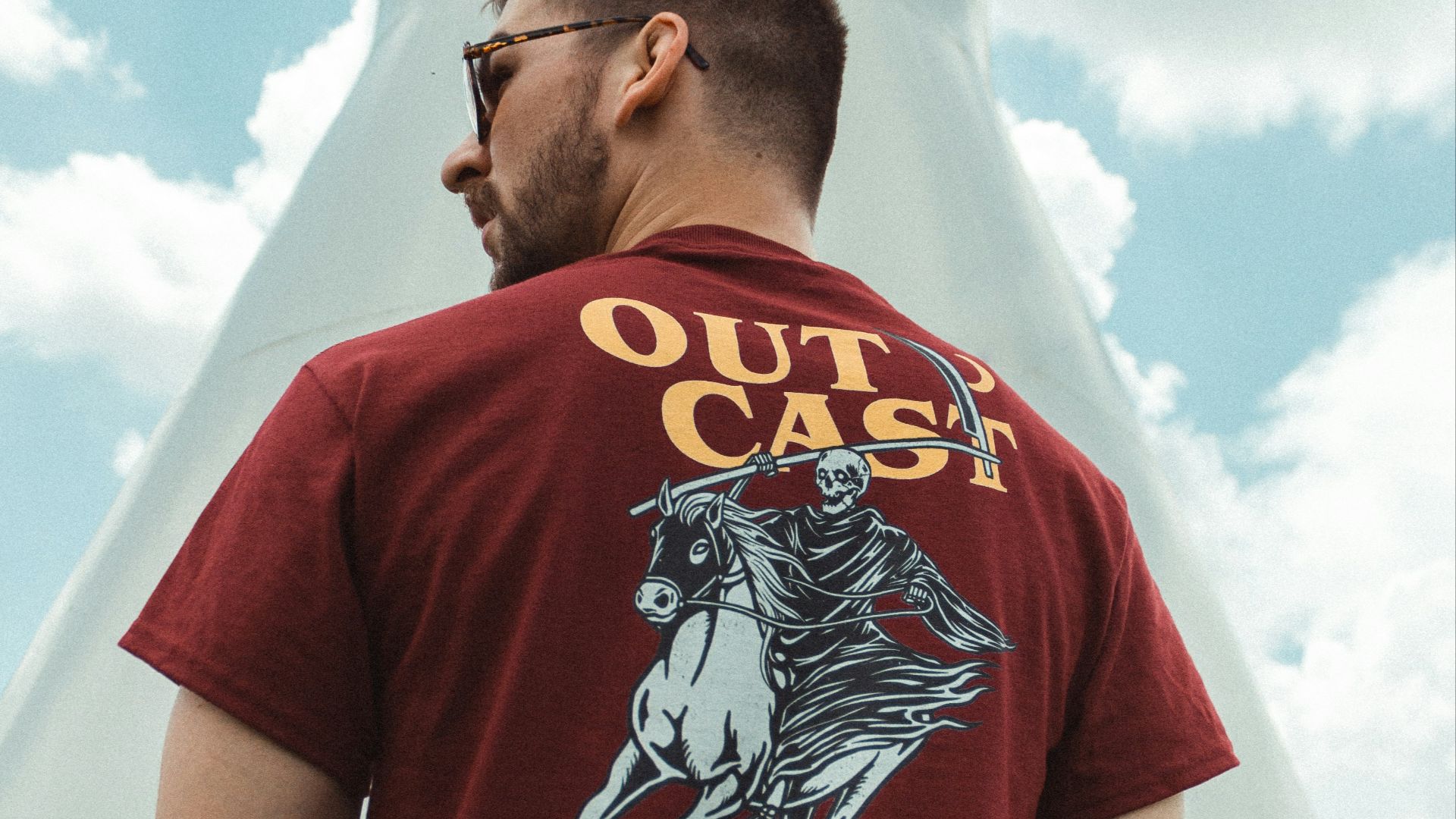 9. Les t-shirts à motifs trop décontractés