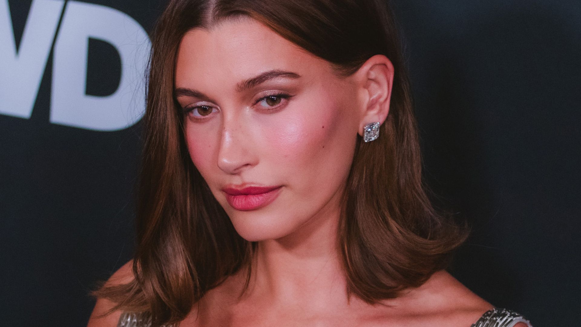 16. La robe Off-White de Hailey Bieber