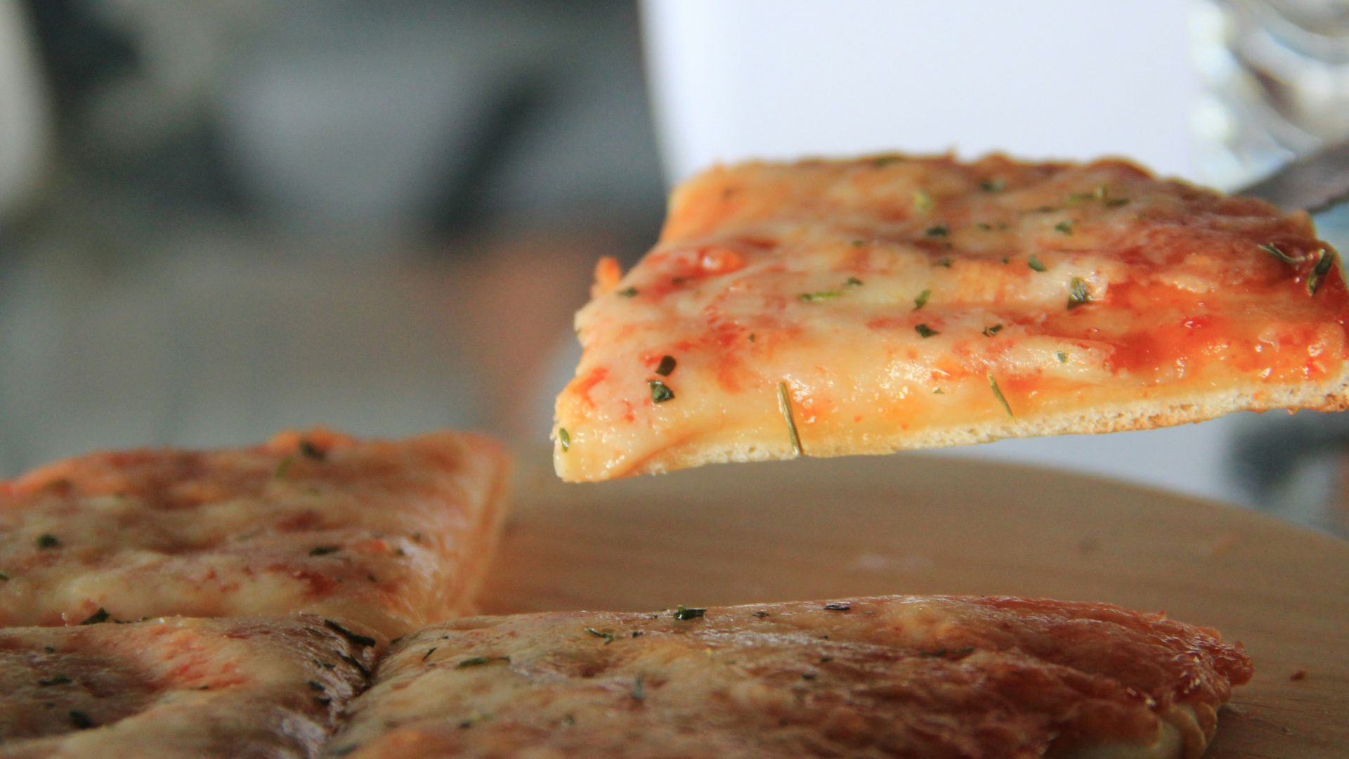 12. La part de pizza trop cuite au micro-ondes