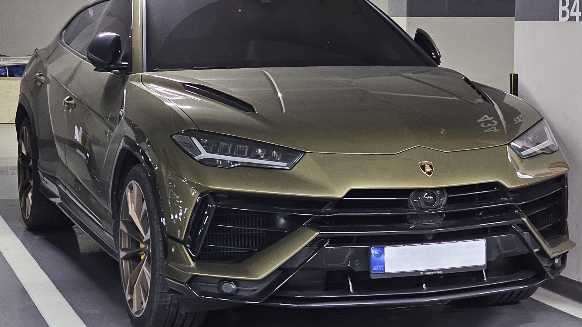 10. Lamborghini Urus Performante