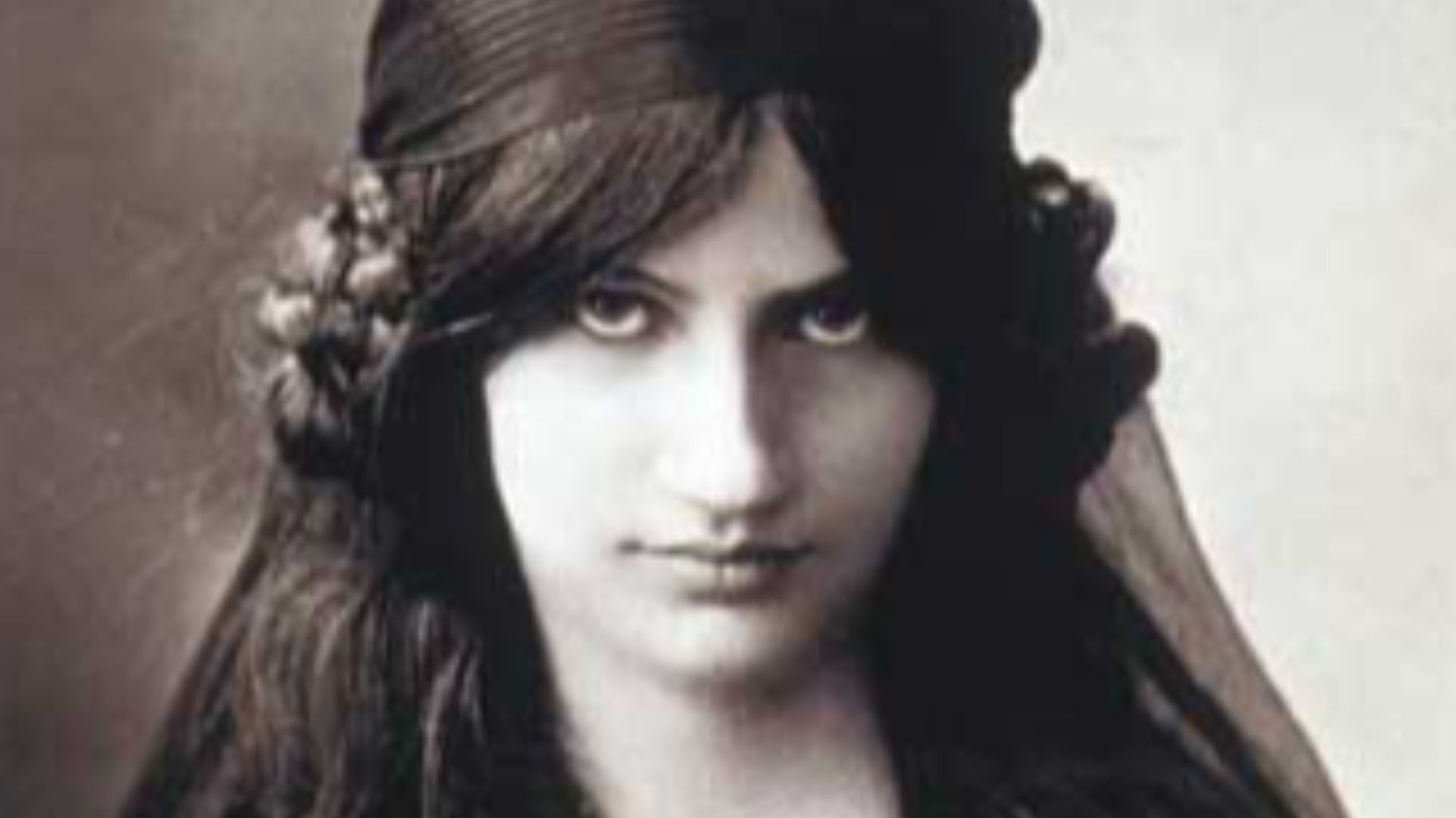 11. Jeanne Hébuterne