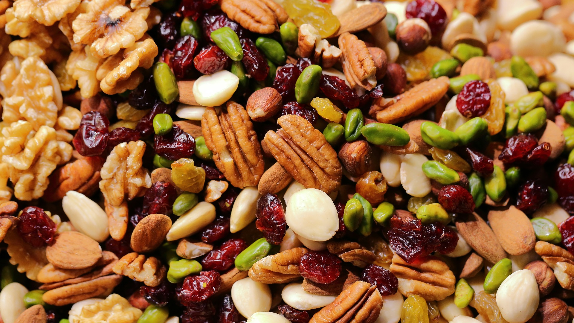8. Grignotez des noix et des fruits secs