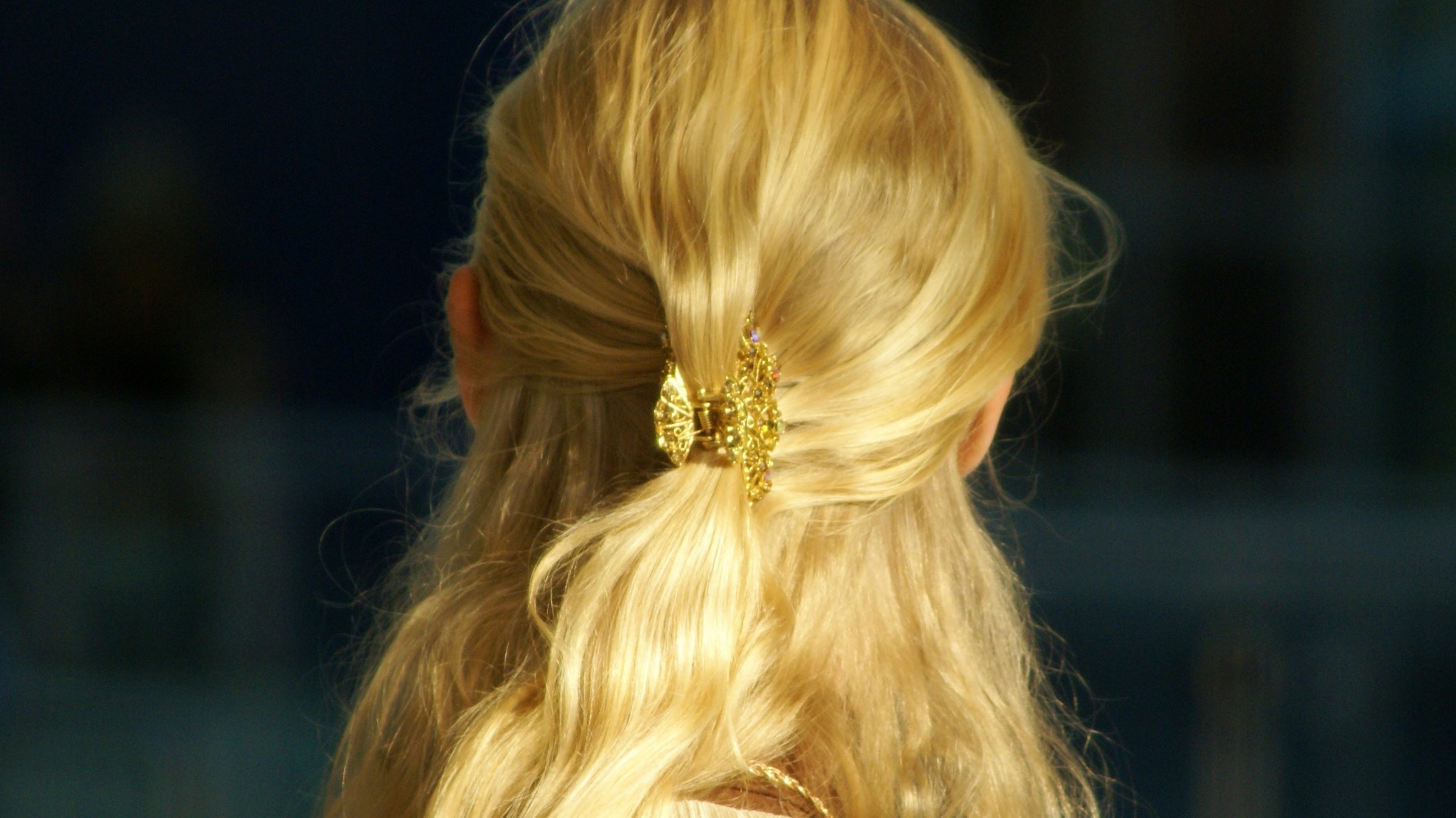 8. Coiffure mi-longue lâche