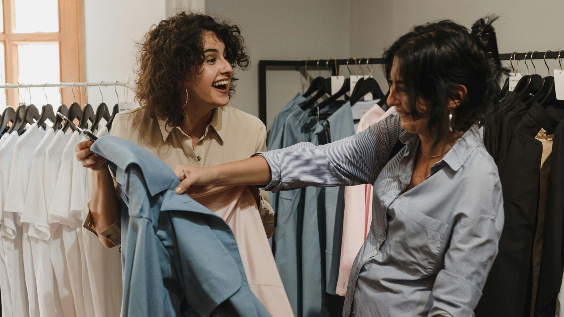 13. Elle essaie de mieux décrire ta tenue que toi-même