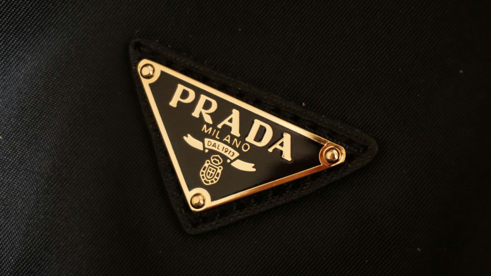 19. Les chapeaux bob en nylon de Prada