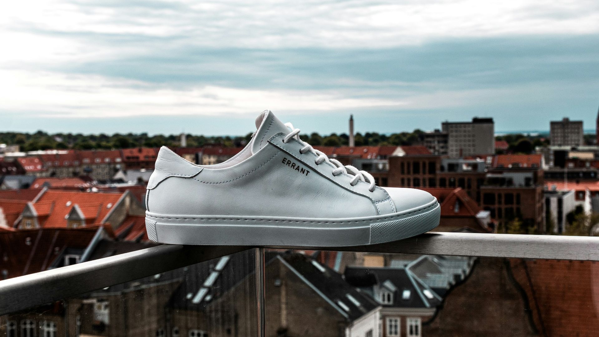 15. Baskets minimalistes en cuir