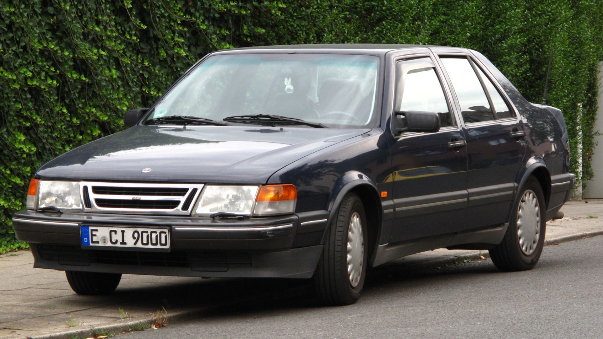 9. Saab 9000