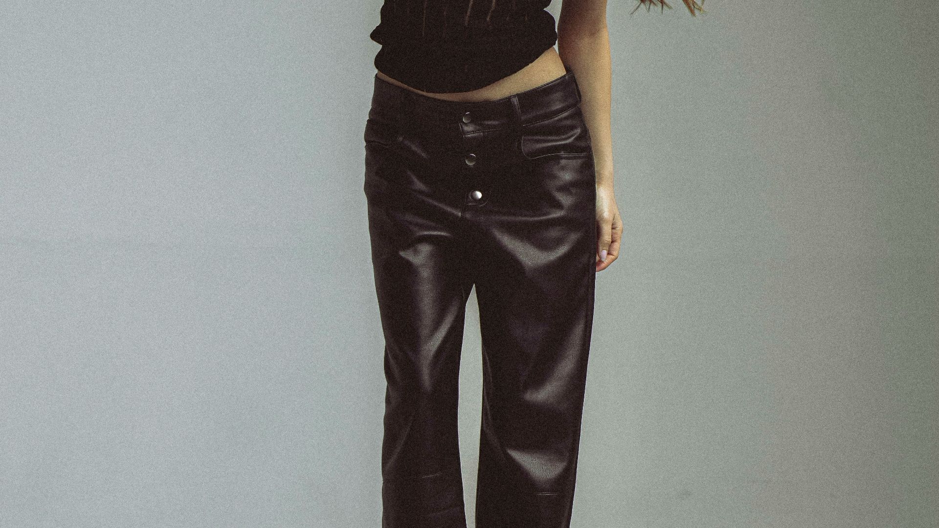 11. Un pantalon en simili cuir qui fait bon marché