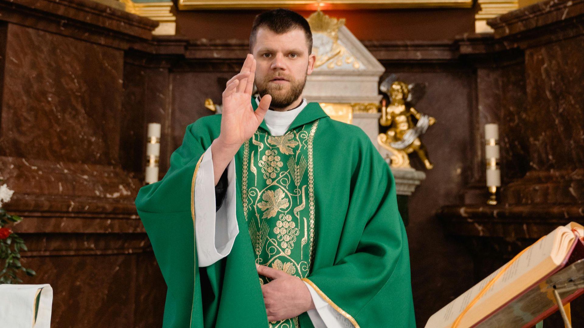 10 tenues à éviter à tout prix à l’église et 10 qui sont tout à fait appropriées