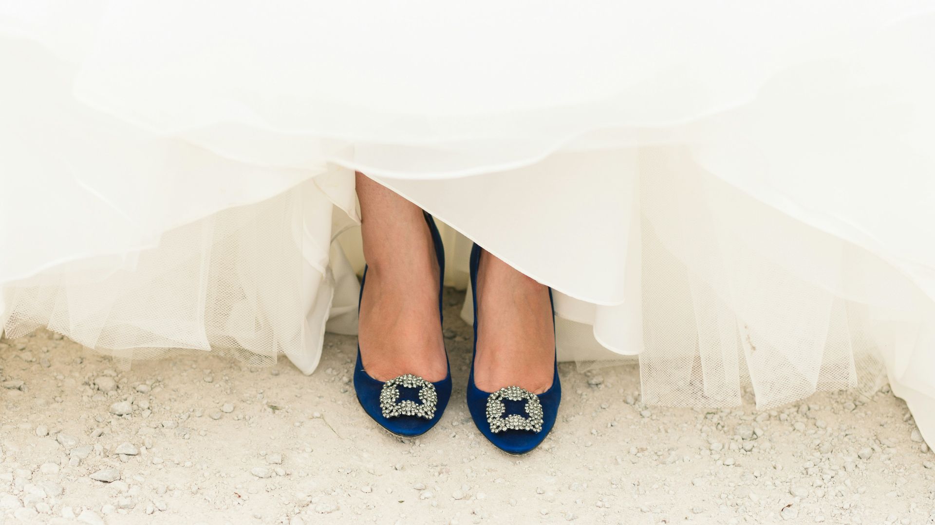8. Des chaussures bleues
