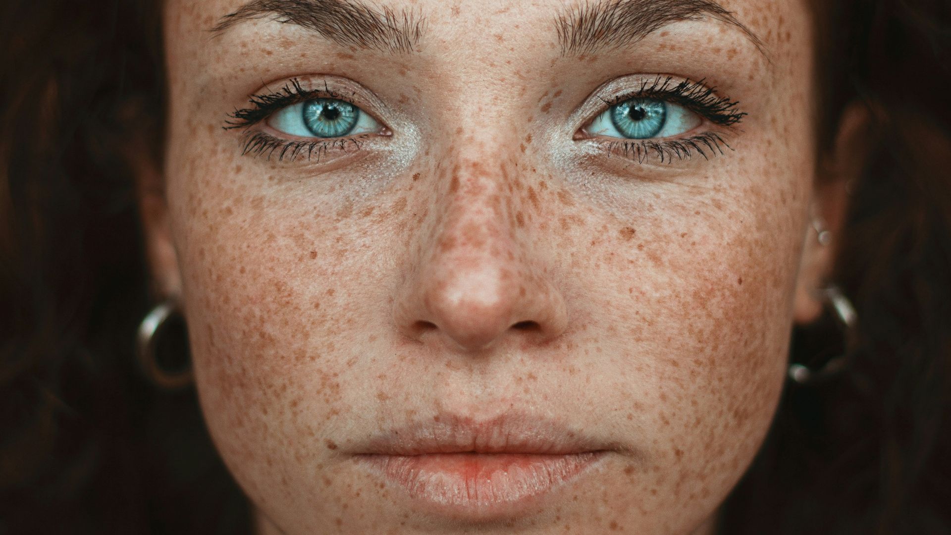 20 choses que les femmes détestent chez elles et que les hommes adorent en réalité