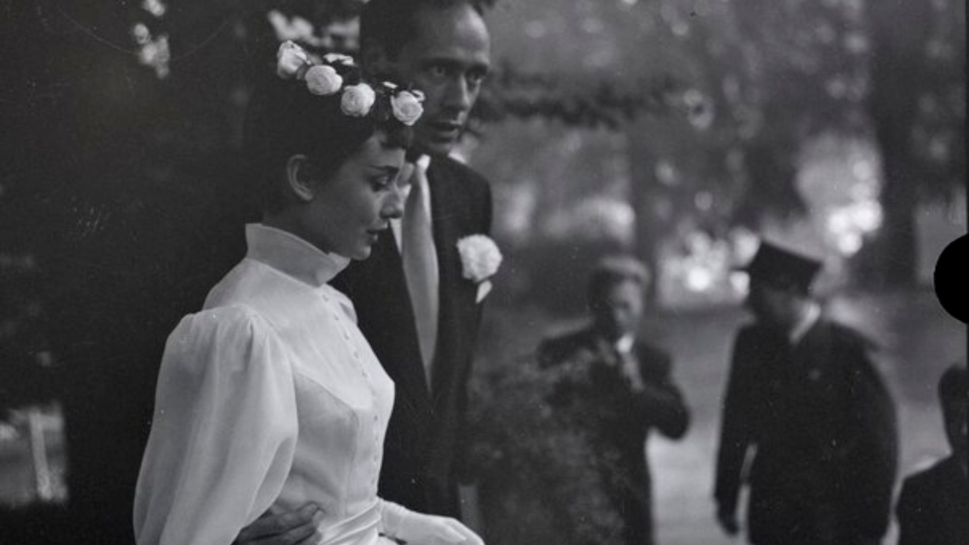 4. La robe mi-longue d'Audrey Hepburn