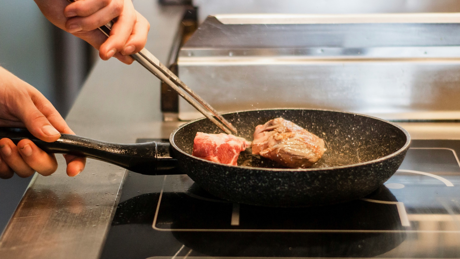 1. Transférez immédiatement les aliments dans une casserole propre