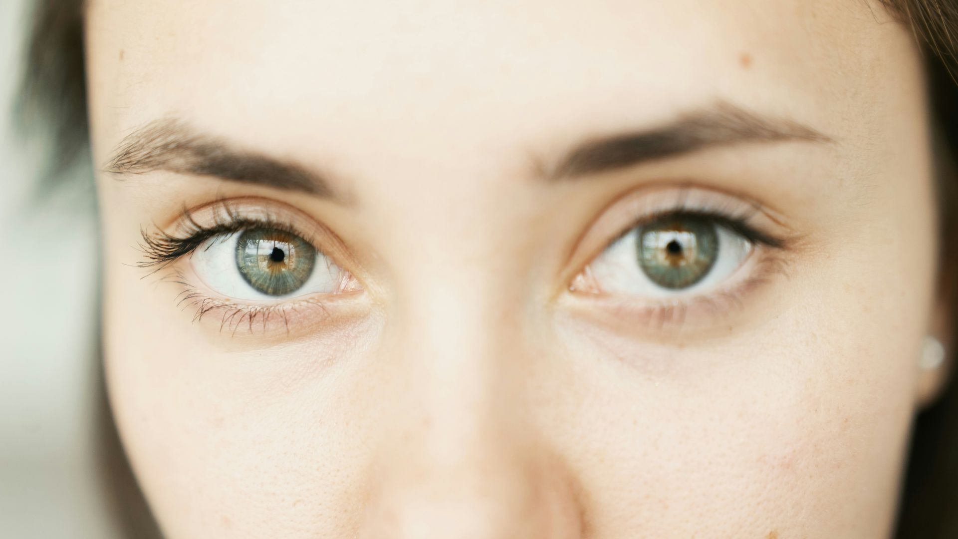 1. Maintenez le contact visuel un peu plus longtemps