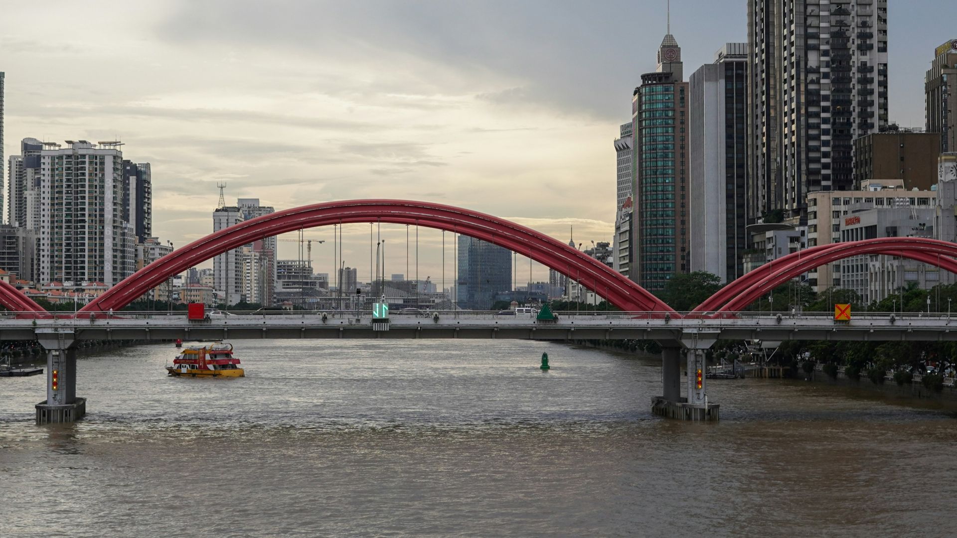 4. Identification d'une femme non identifiée retrouvée sur les berges d'une rivière en milieu urbain grâce à la comparaison génétique avec des membres de sa famille