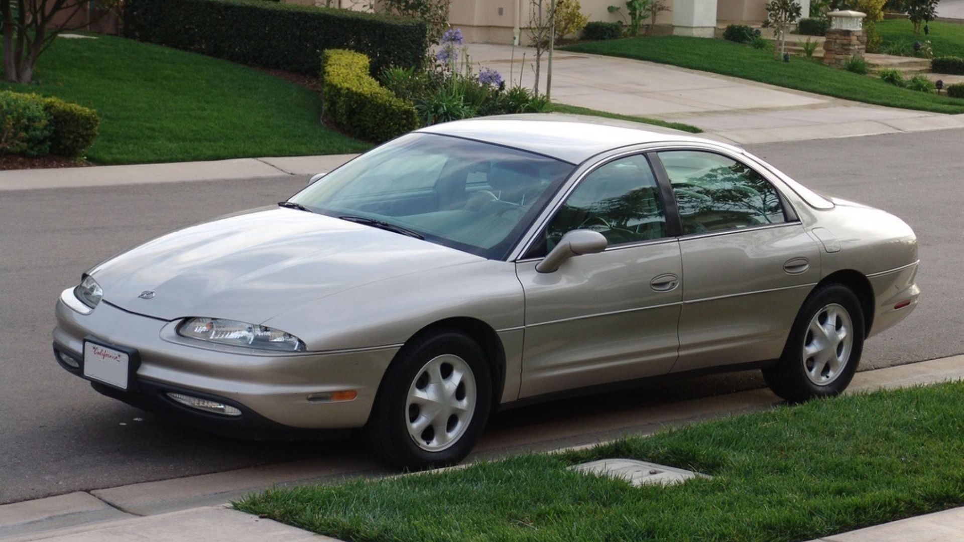 9. Oldsmobile Aurora de 1995