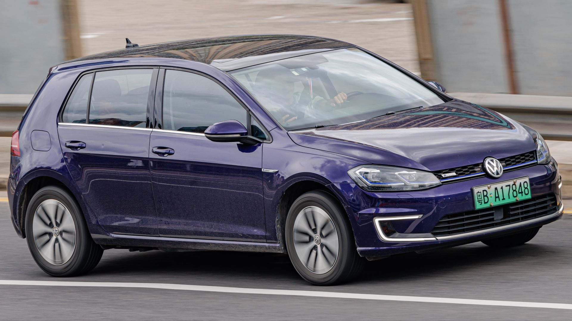 6. Volkswagen e-Golf