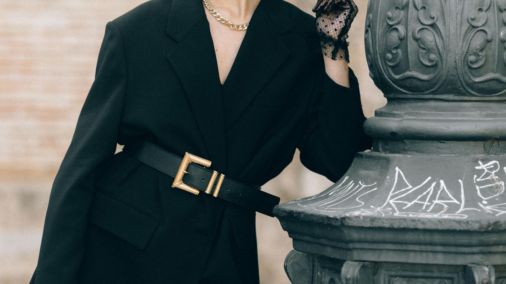18. Blazer à ceinture couleur mangue