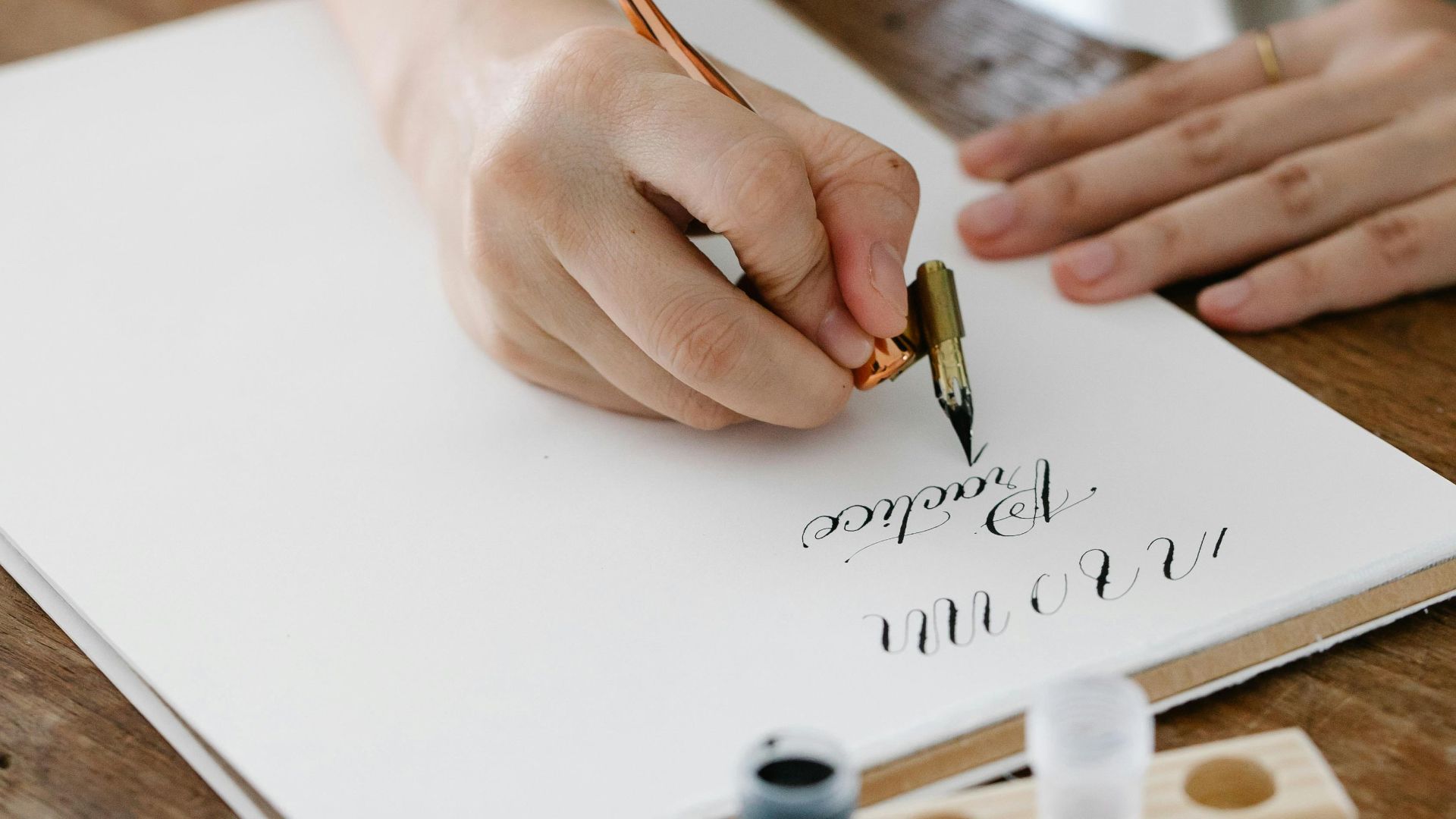 16. S'exercer à la calligraphie