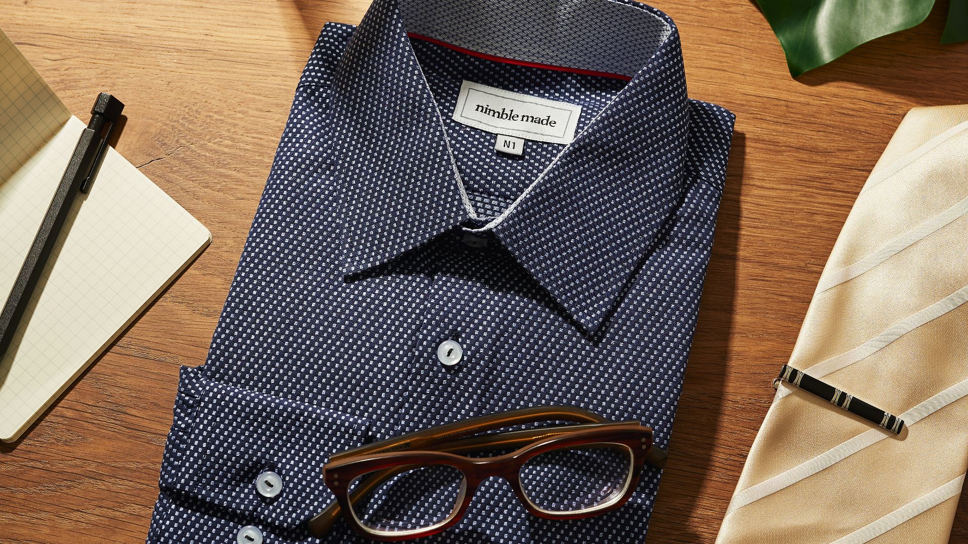 6. Porter une chemise à boutons oversize pour homme