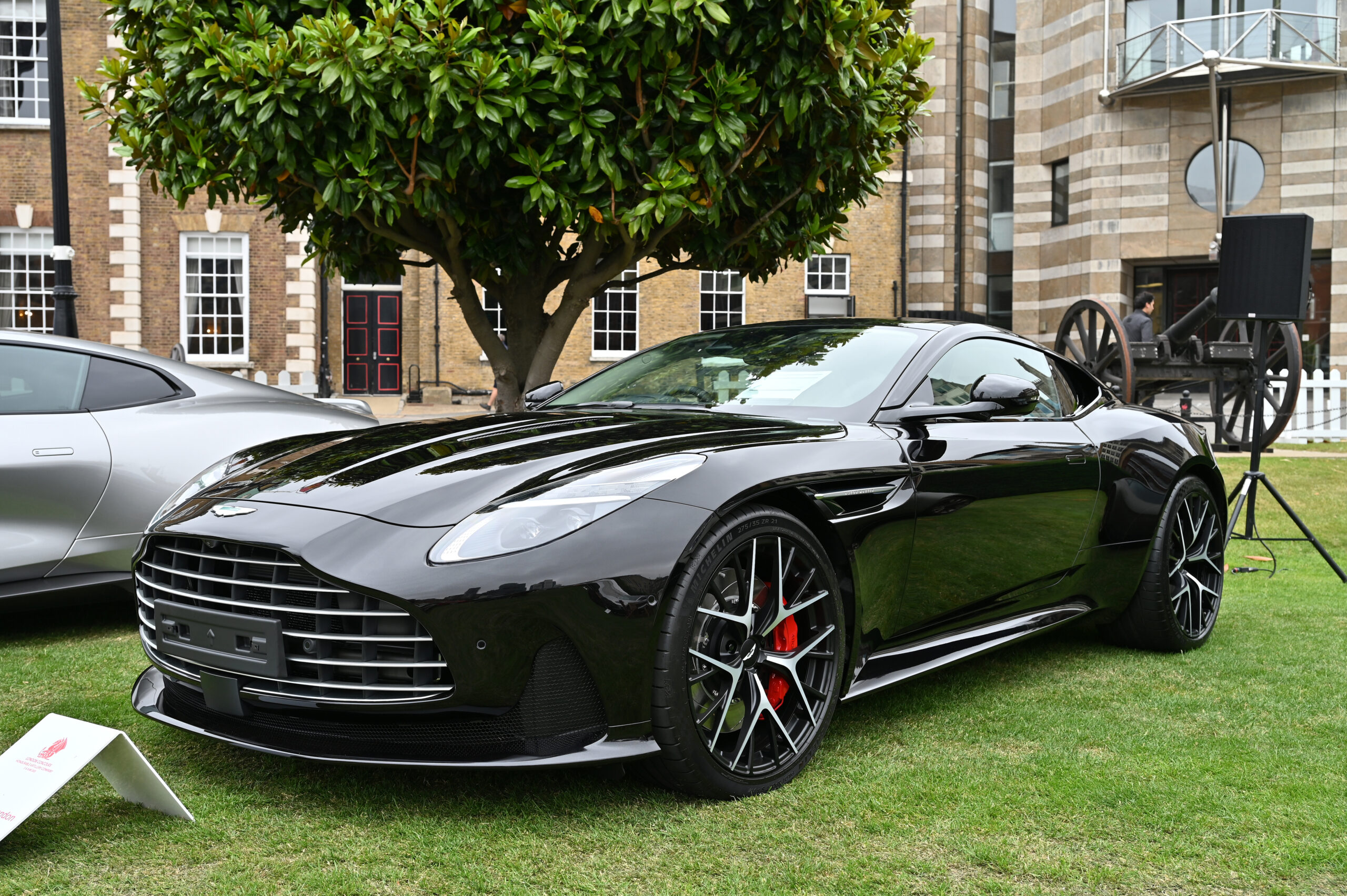 Aston Martin DB12