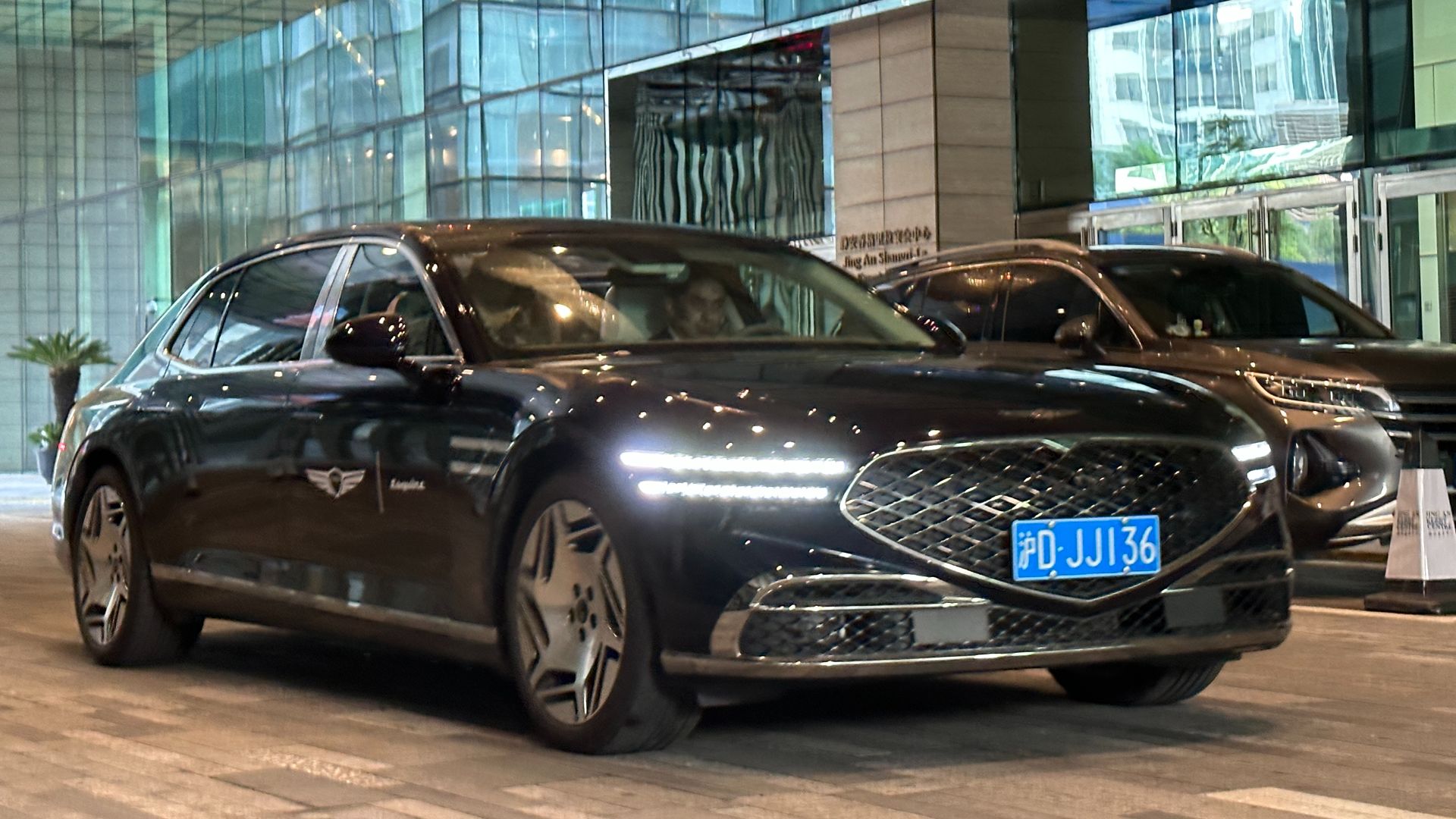 8. Genesis G90