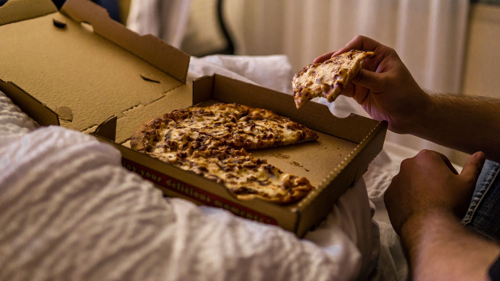 9. Prendre souvent des repas tard le soir