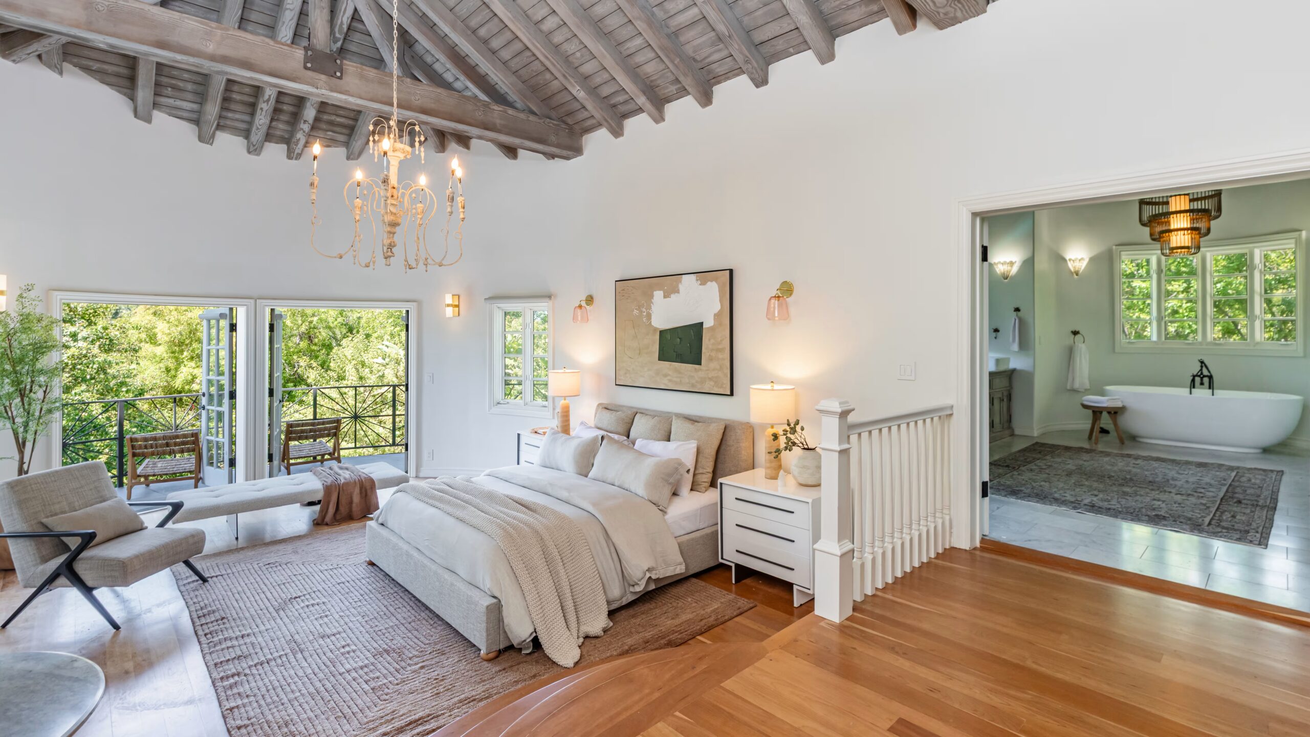 A master suite worthy of a luxury hotel
