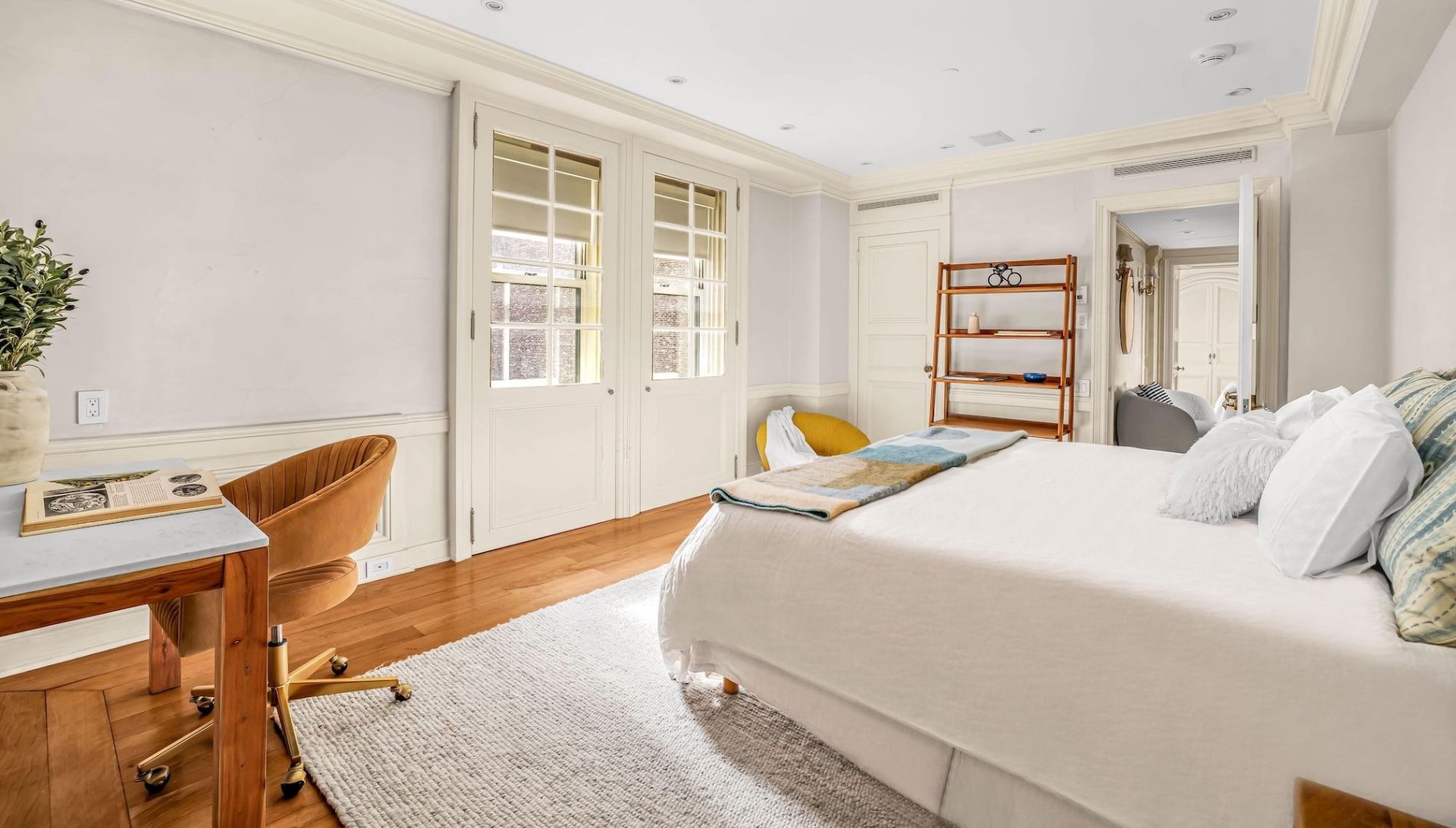 The secondary bedroom