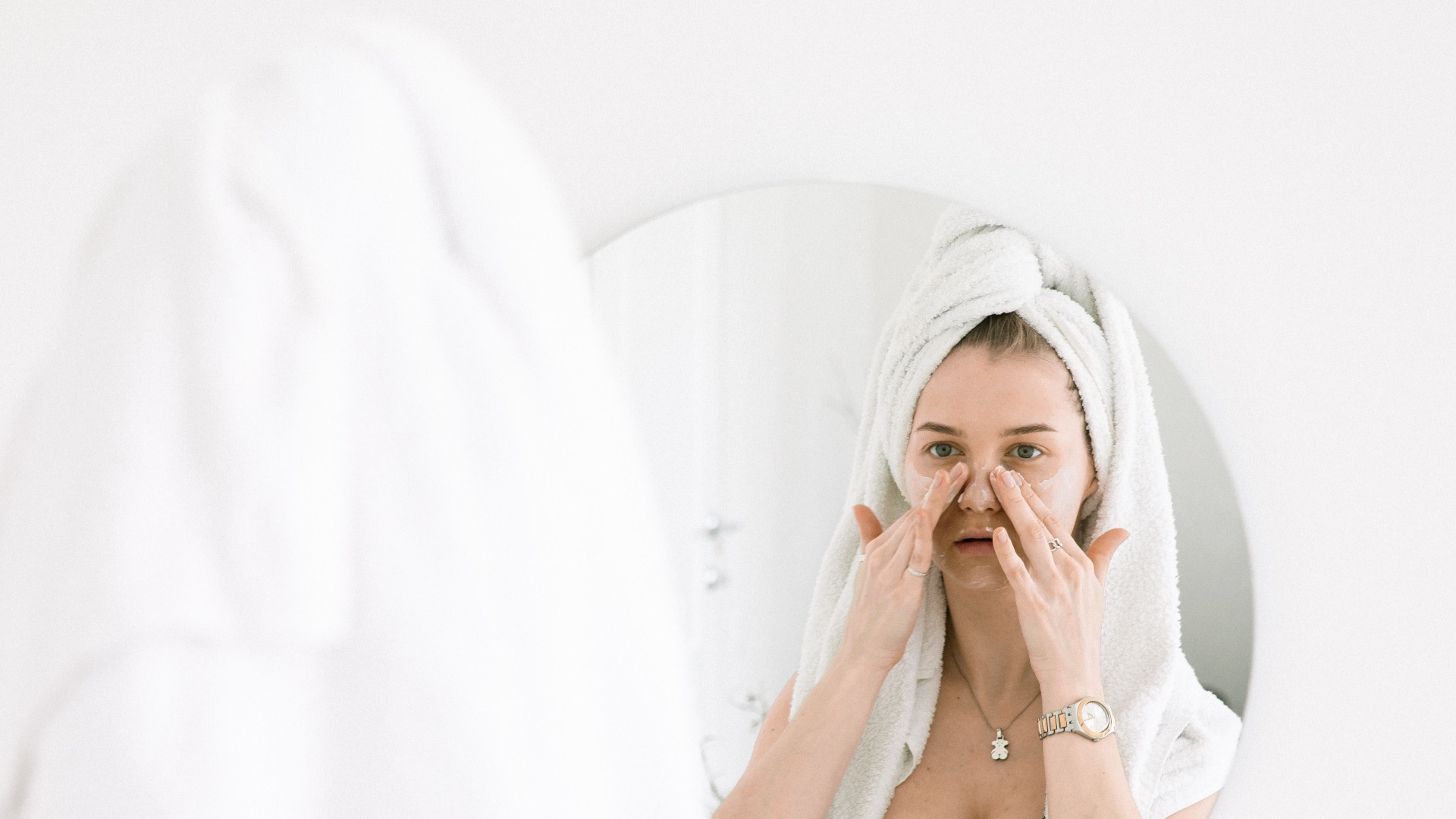 10. Croire que le fait que la peau soit grasse signifie qu'elle est hydratée