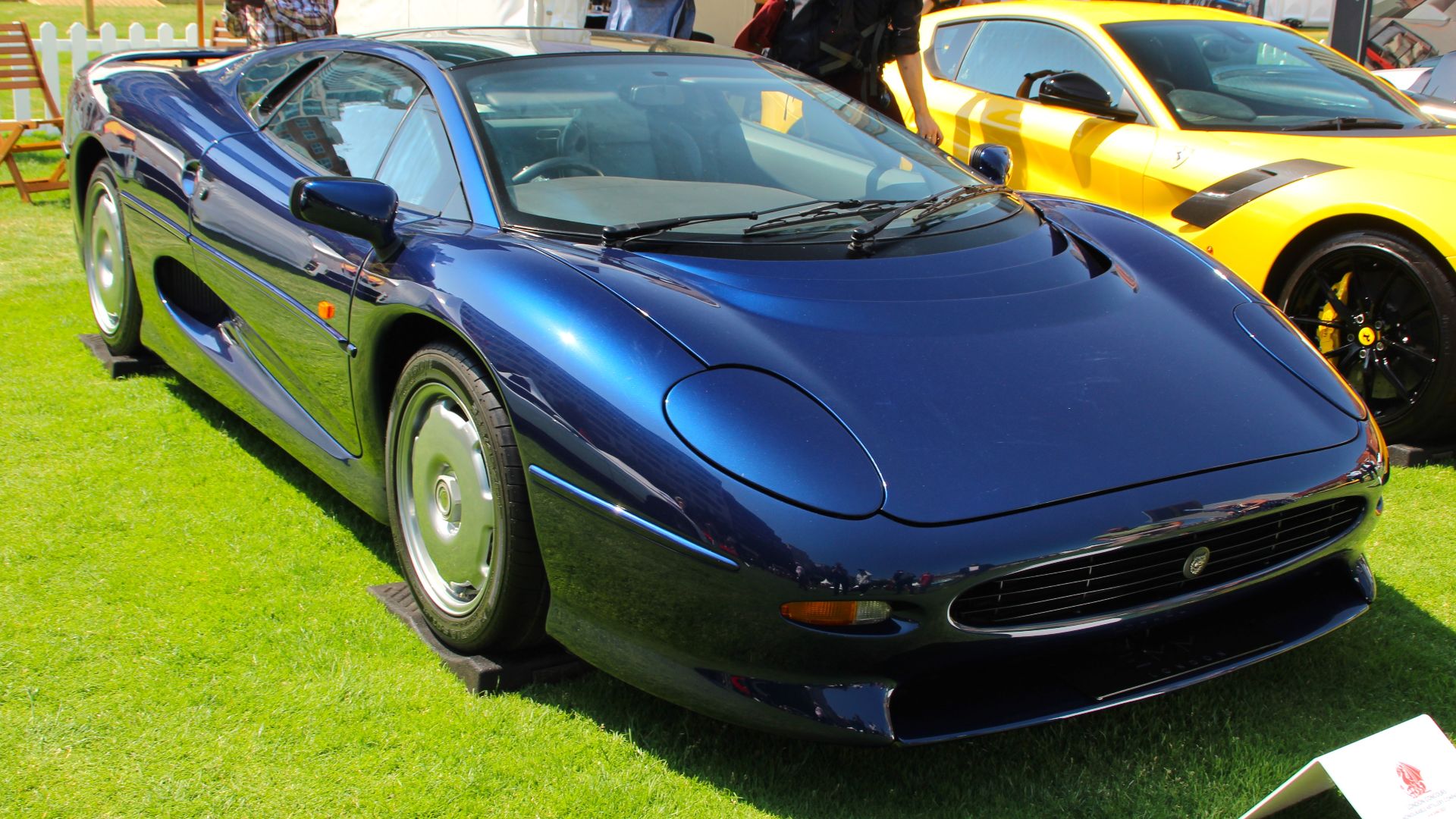 2. Jaguar XJ220