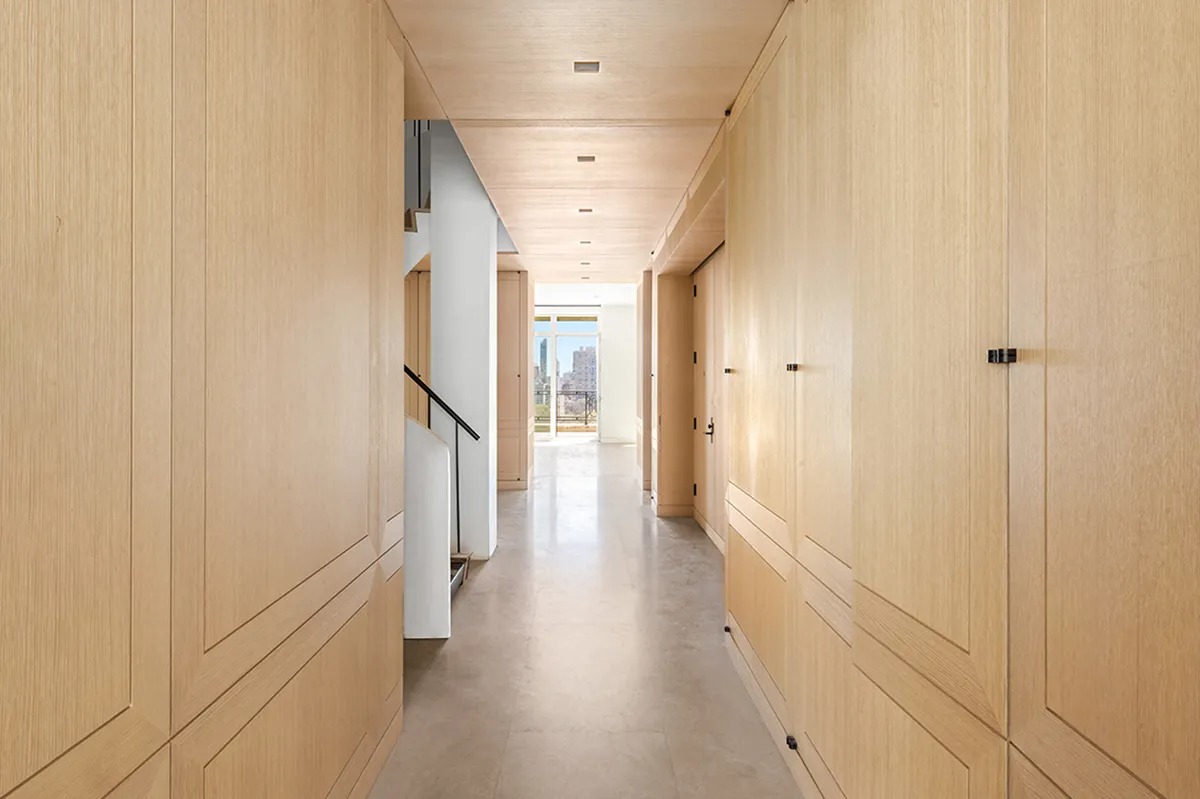 A minimalist and elegant entryway