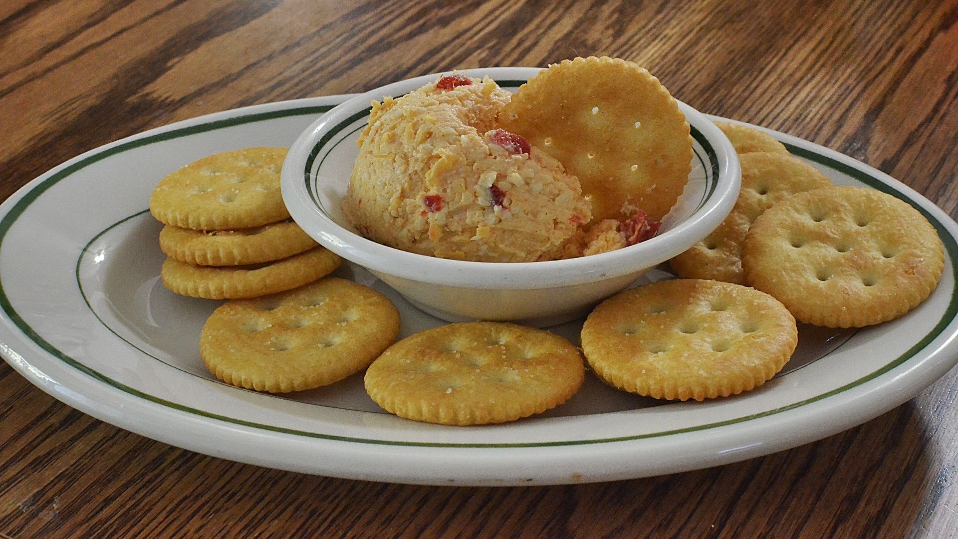 10. Fromage au piment sur des crackers