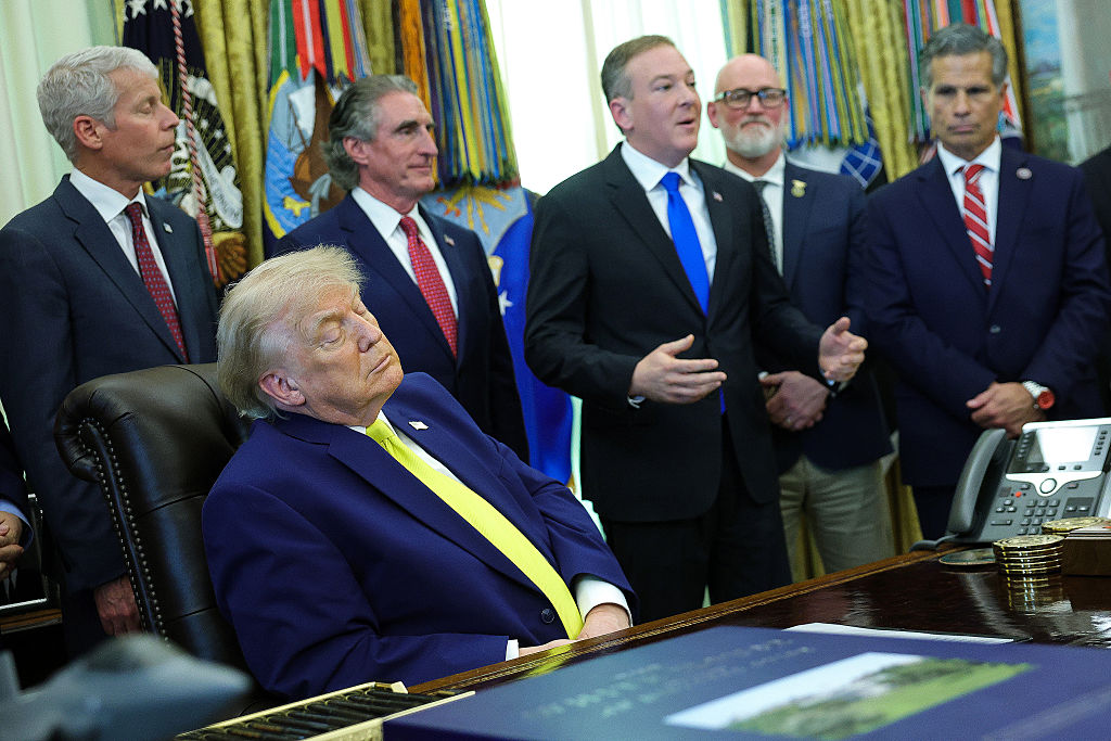 OPINION: ‘Commander of Sleep’ strikes again as Trump caught SNOOZING in the Oval Office