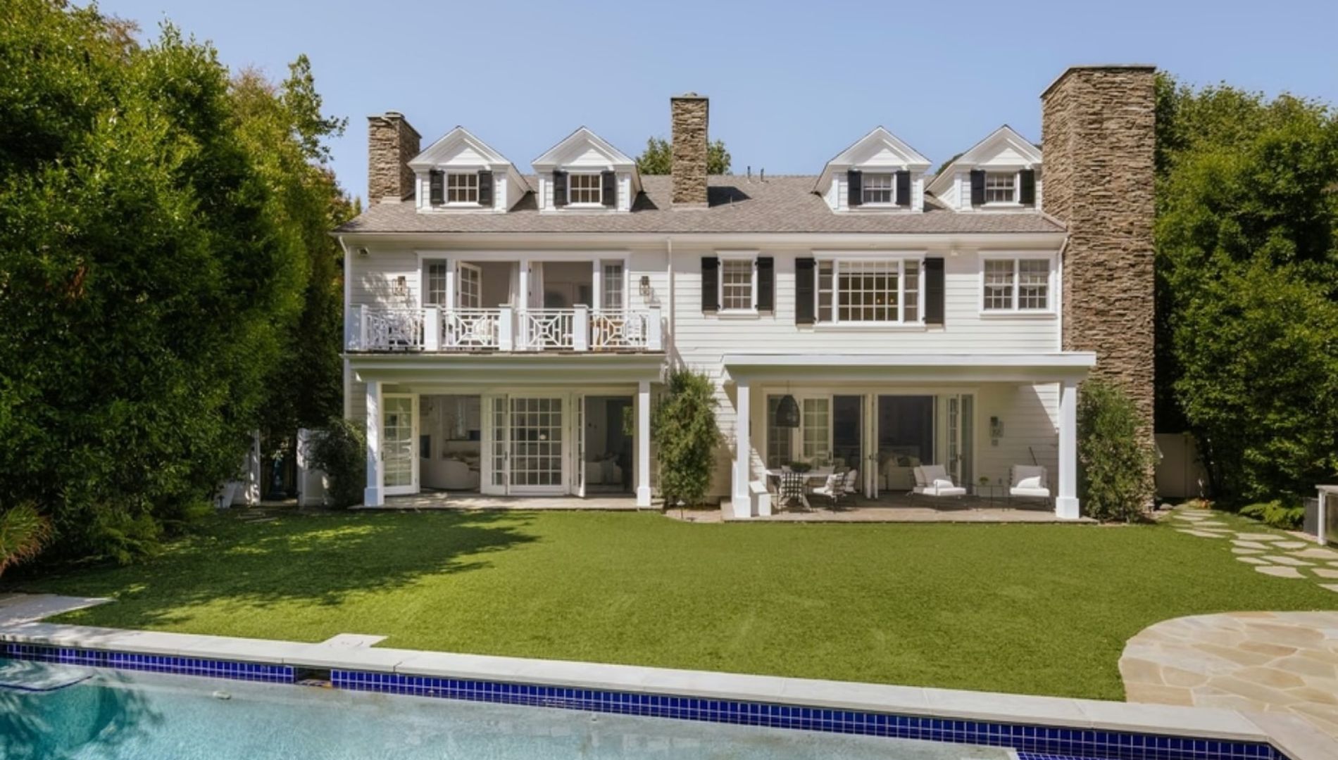 The rear facade and the pool