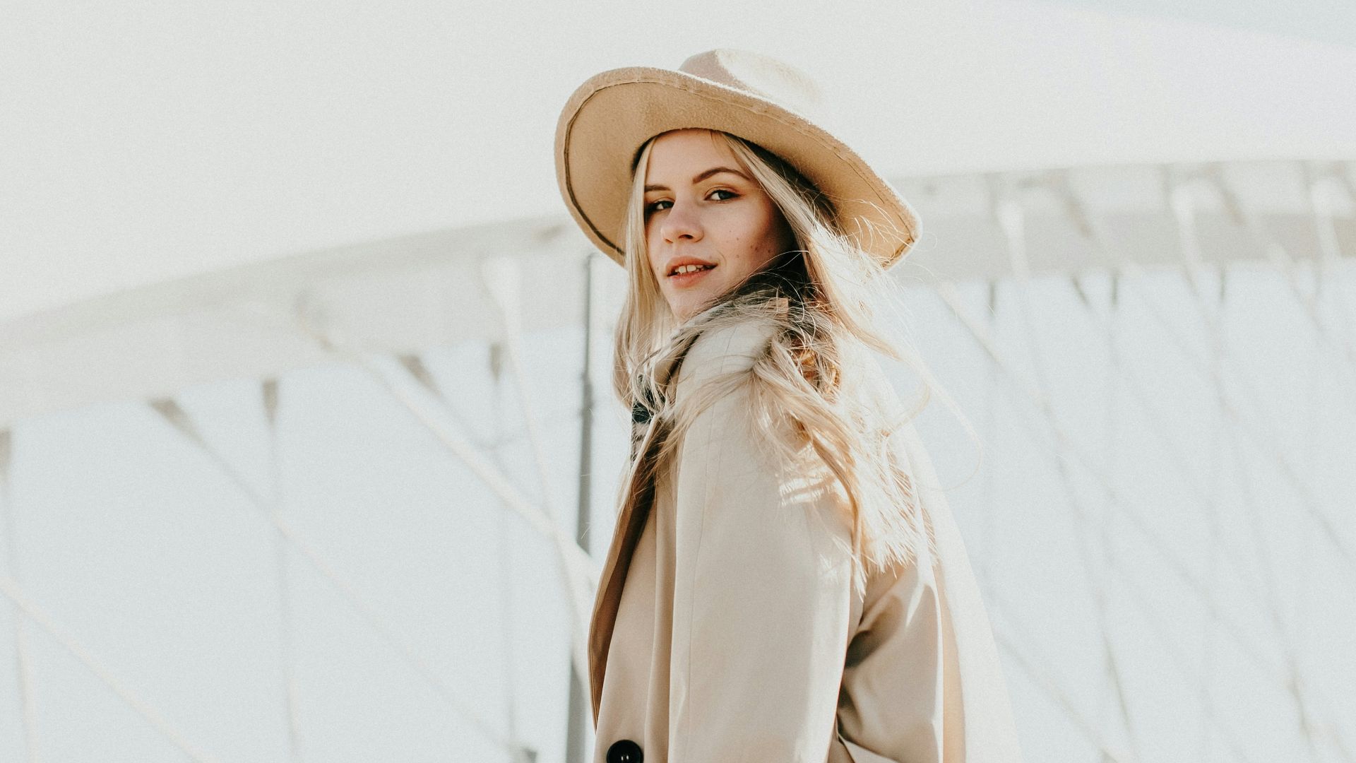 9. Un trench-coat en été