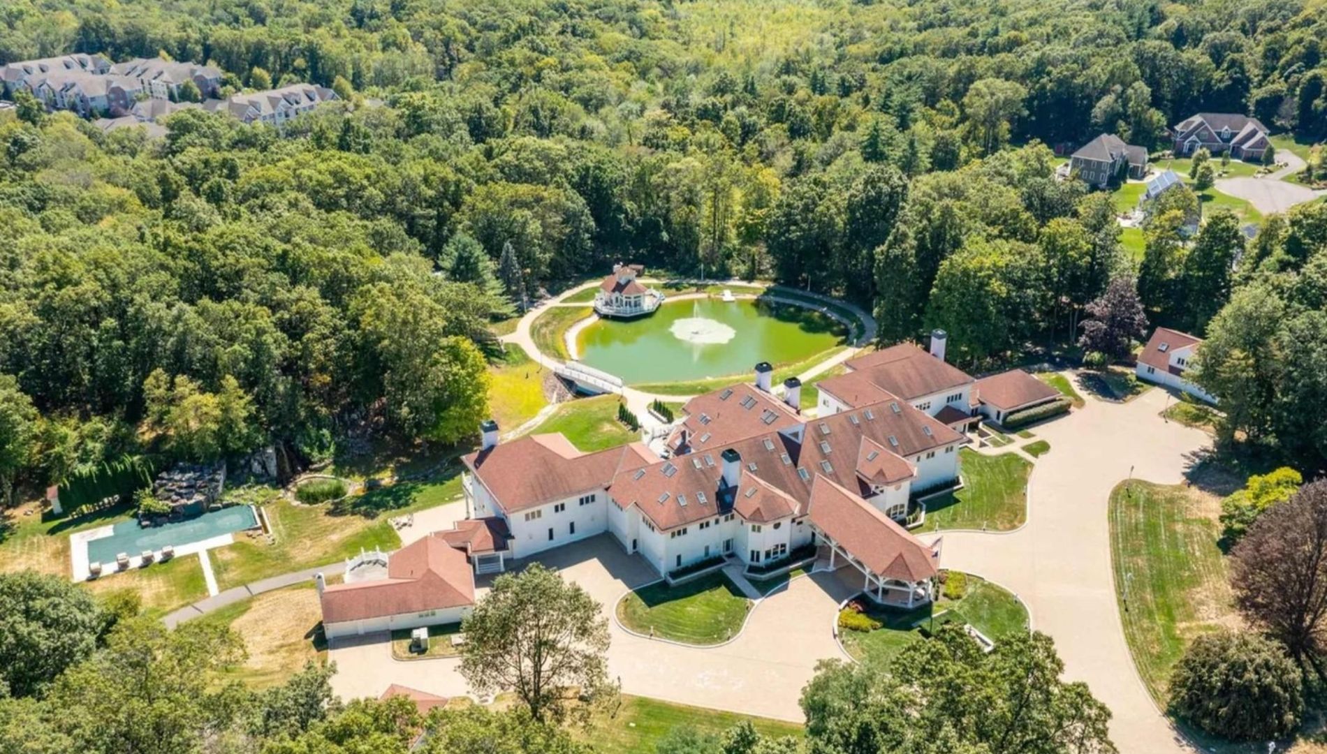 Le domaine extérieur et l’arrivée principale