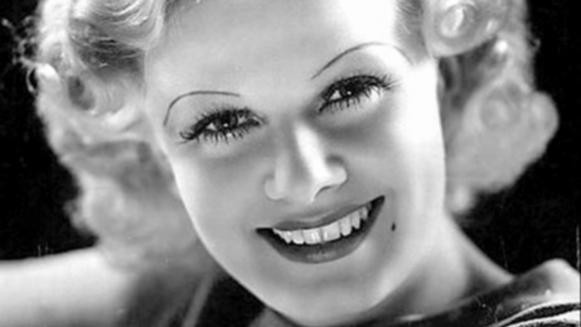 20 façons dont les sourcils ont évolué au fil des décennies