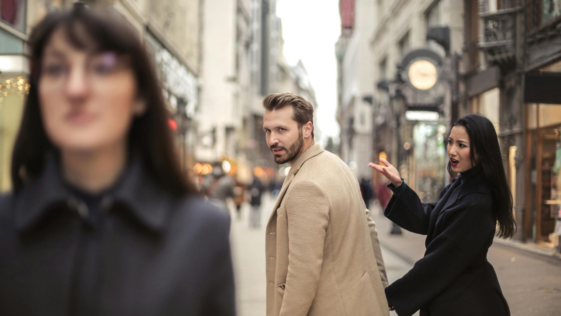 20 choses que les hommes croient passer inaperçues, mais que les femmes remarquent immanquablement