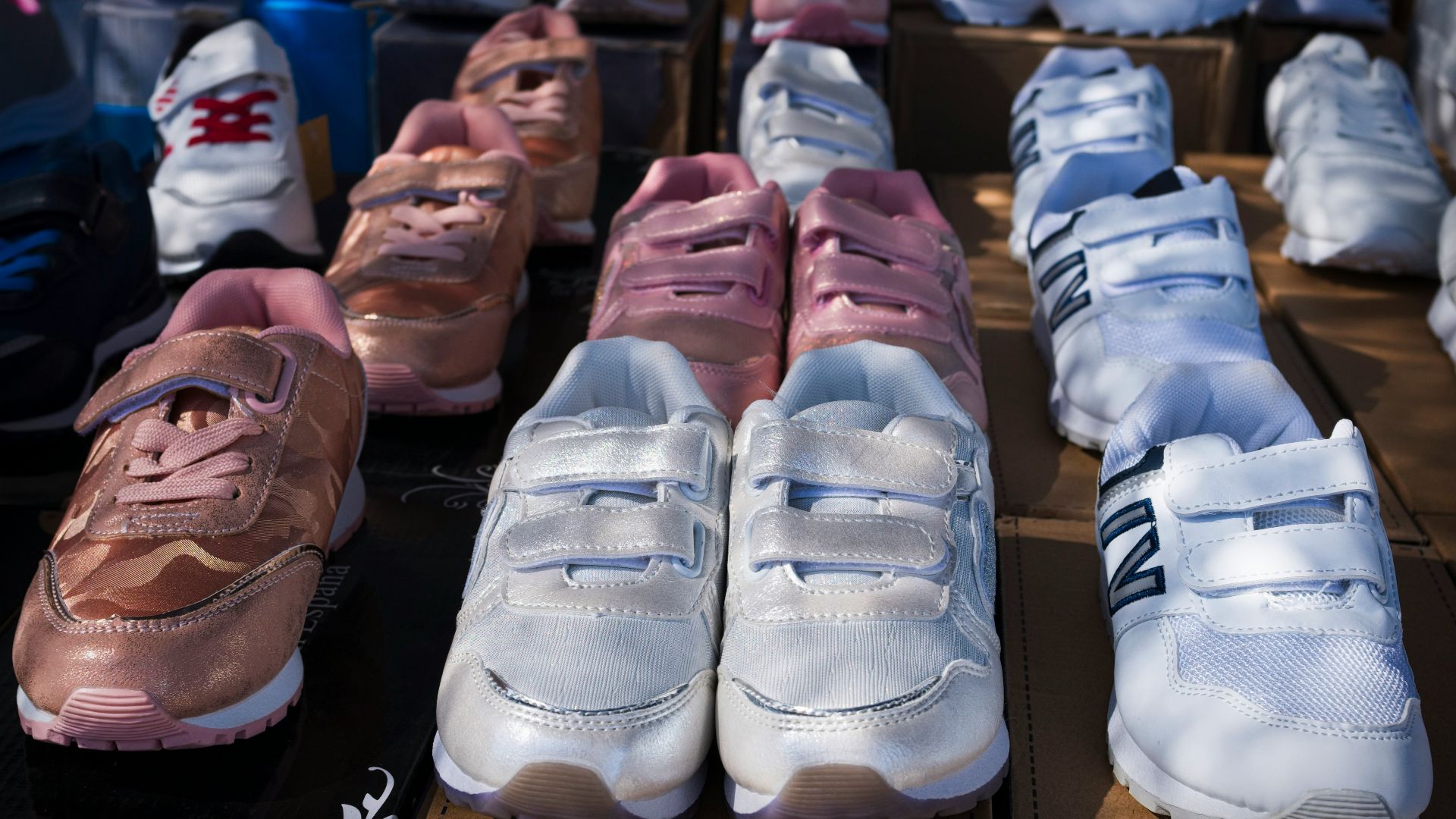 4. Remplacez les lacets par de l'élastique ou du velcro