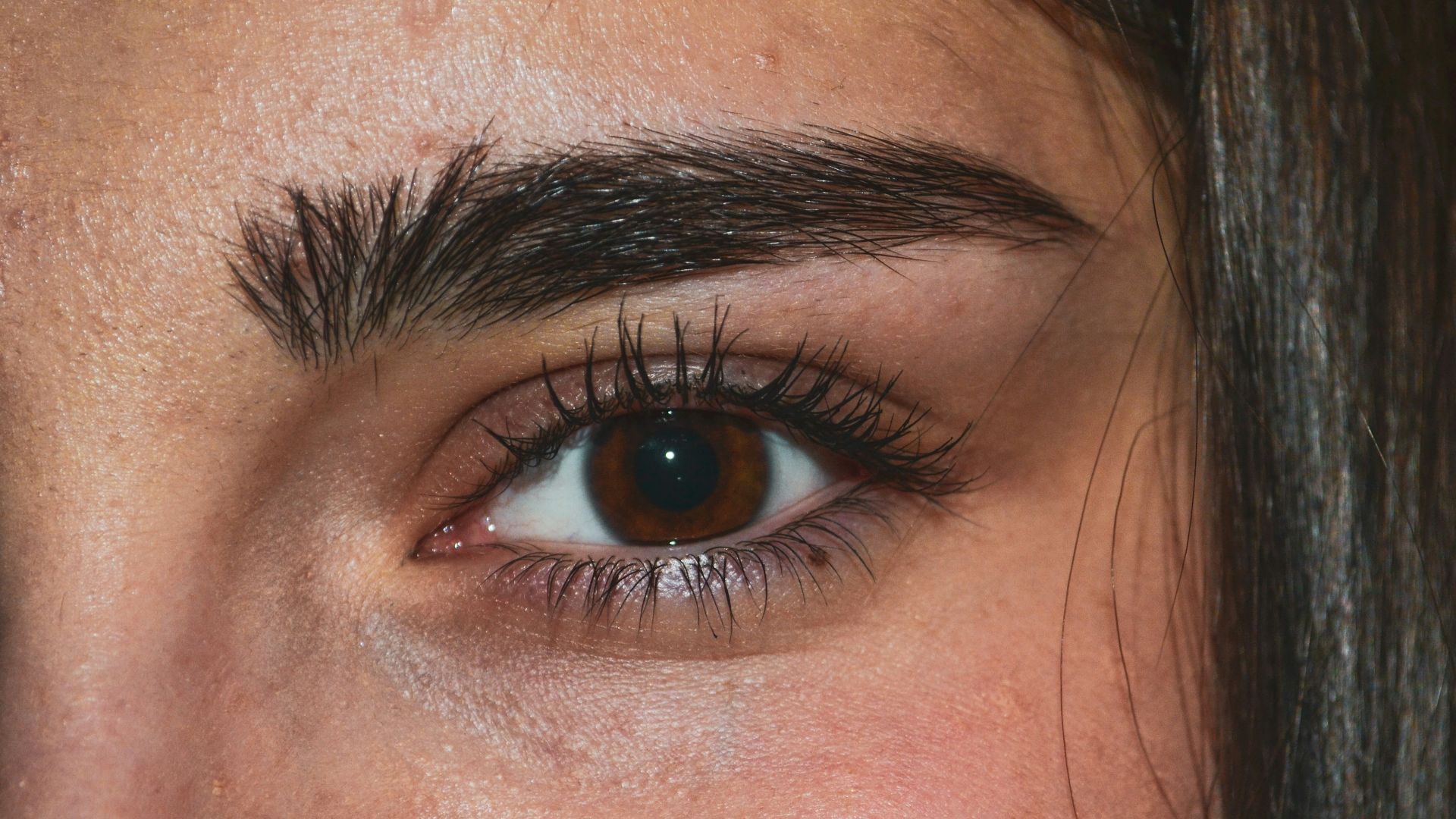 12. Ses sourcils