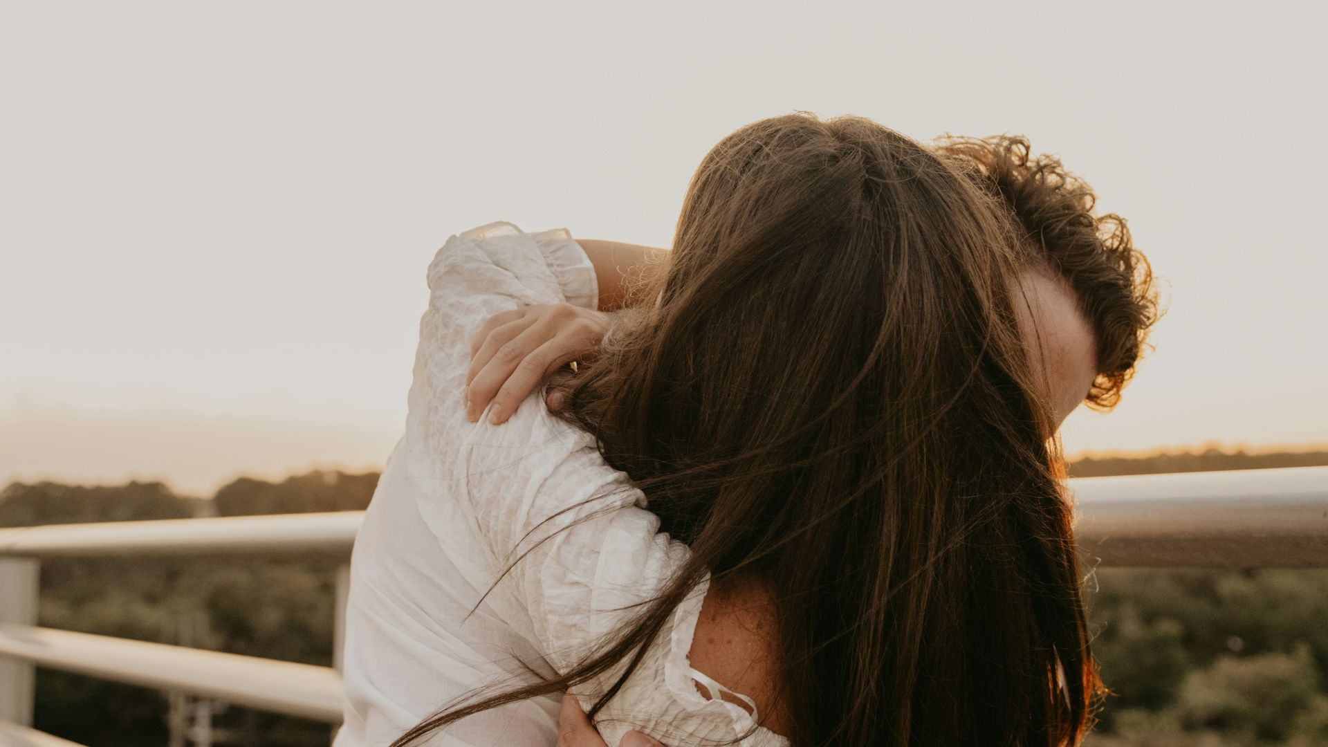 11. Elle te fait des compliments bien pensés