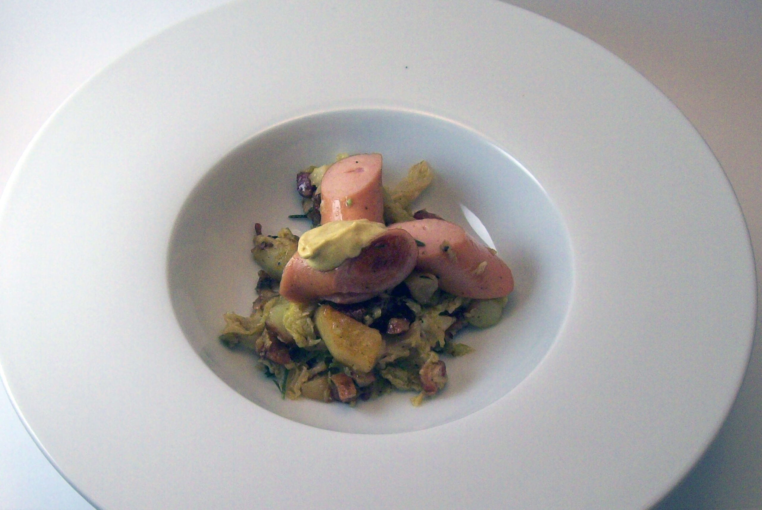 Potée de chou à la saucisse viennoise