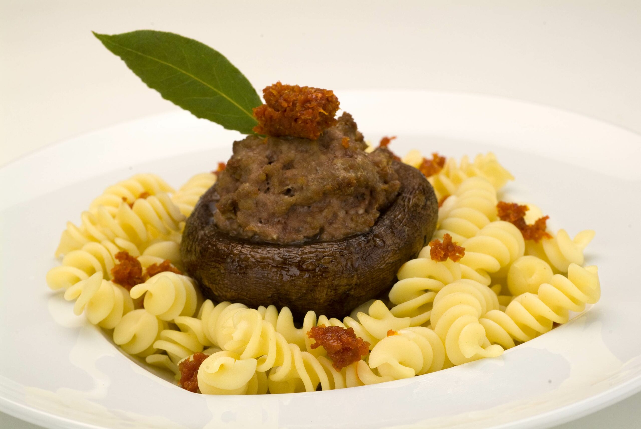 Champignons farcis au pesto rouge