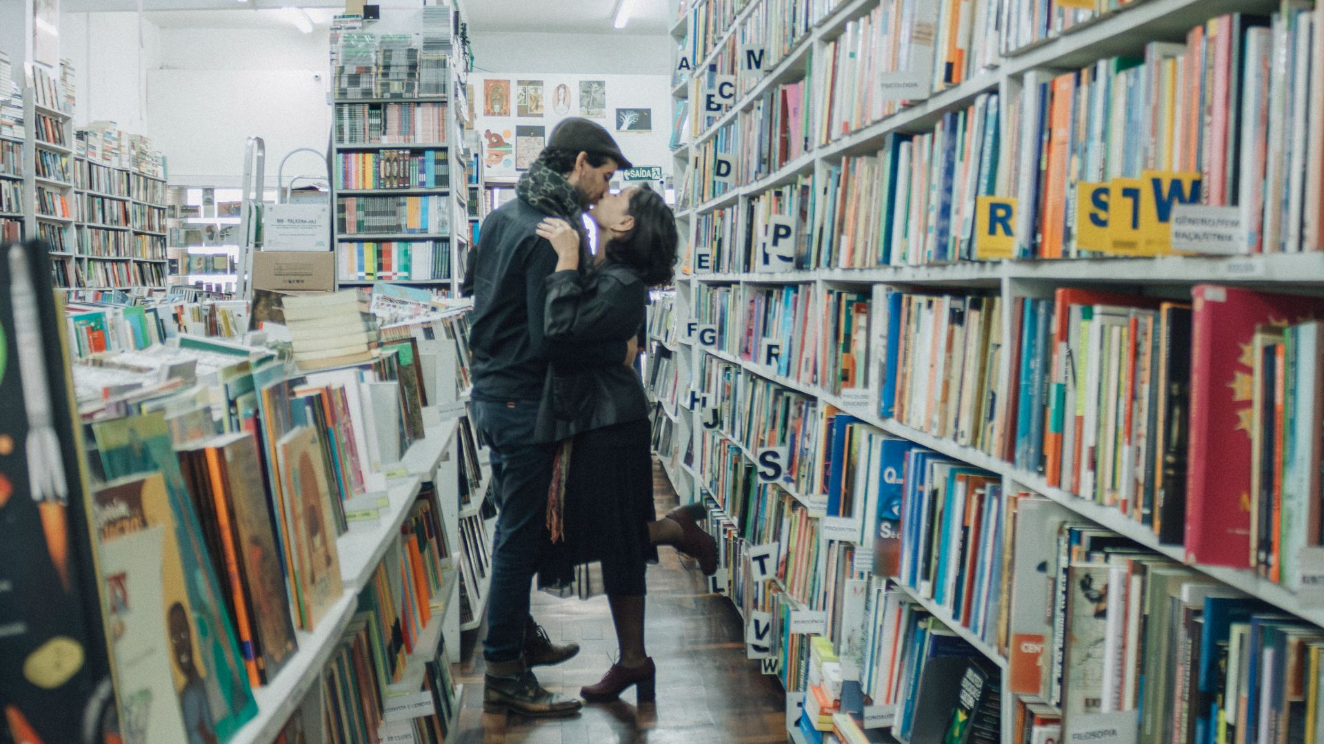2. Aller flâner ensemble dans une librairie