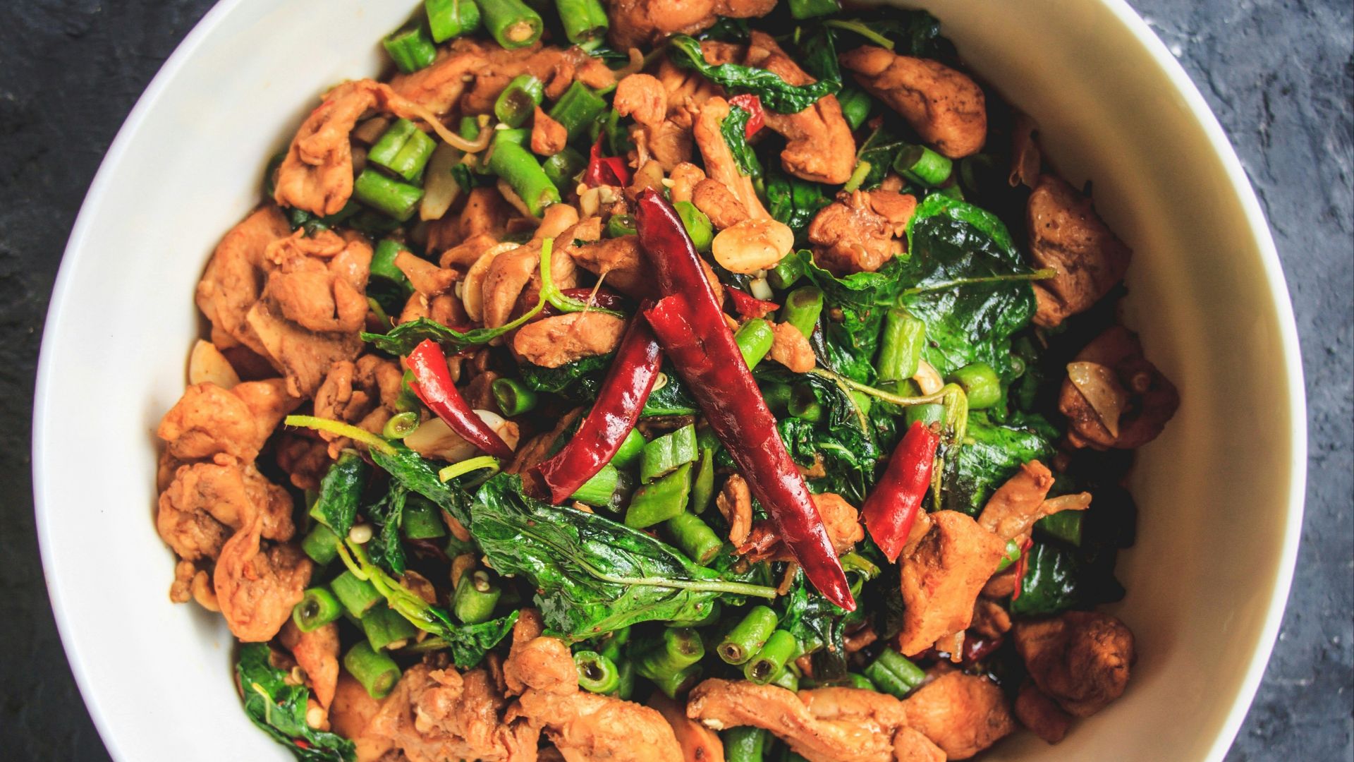 8. Tu es en colère parce qu'un plat épicé est épicé