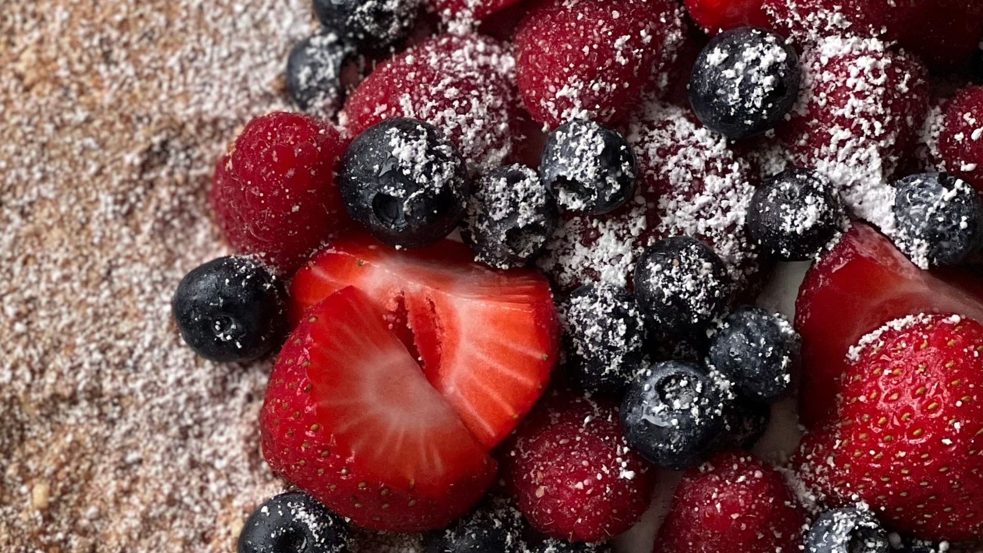 9. Gâteau glacé aux fruits rouges sans cuisson